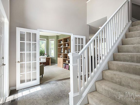 4th image of 3879 Fraser Dr NE