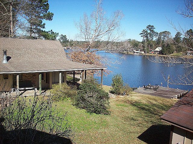 2nd image of 541 Sherwood Forest Dr