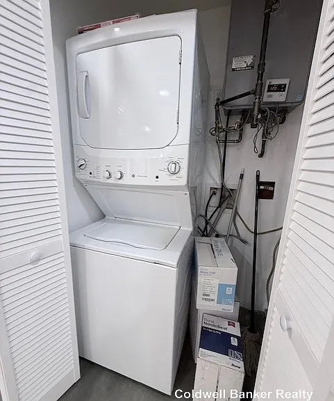 233 W Cermak Rd #2 — Photo 9