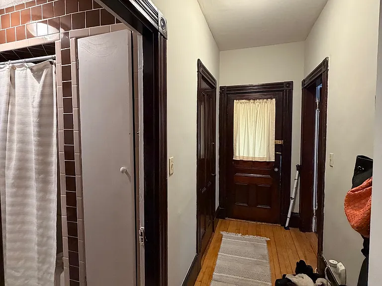 14 Cleveland St — Photo 12