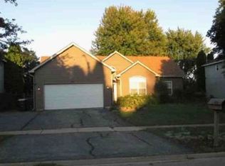 415 Juniper Dr, North Aurora, IL 60542