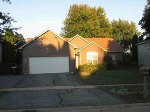 415 Juniper Dr, North Aurora, IL 60542