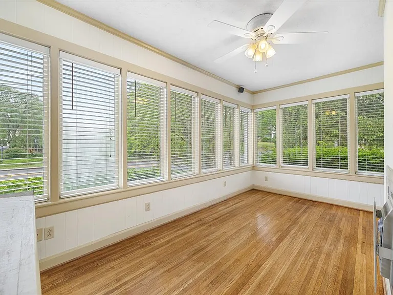 932 Woodrow Ave — Photo 62