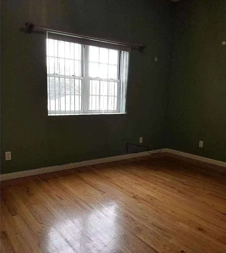 3 bed, 1100 sqft, $2,900 — Photo 2