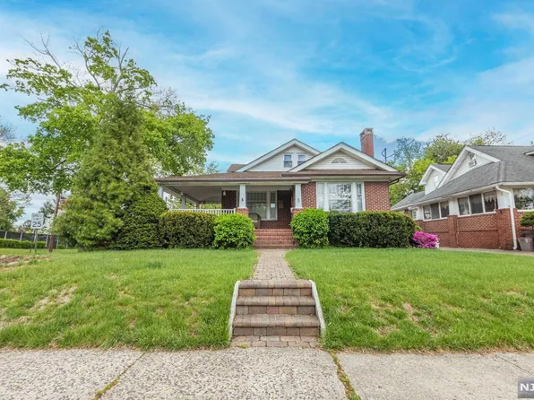 5 Golf Ave, Maywood, NJ 07607