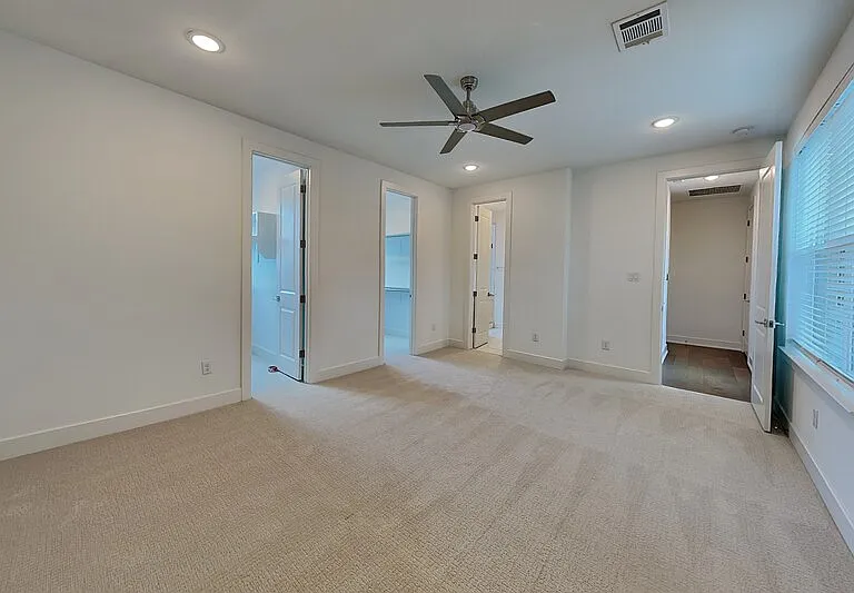 112 E Oscar Dr — Photo 4