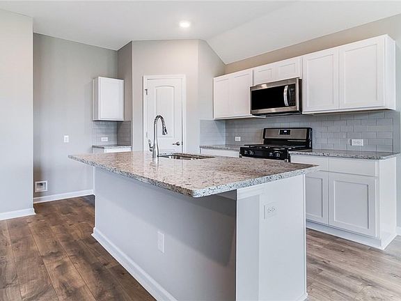 4th image of 2223 S Savannah Lakes Dr