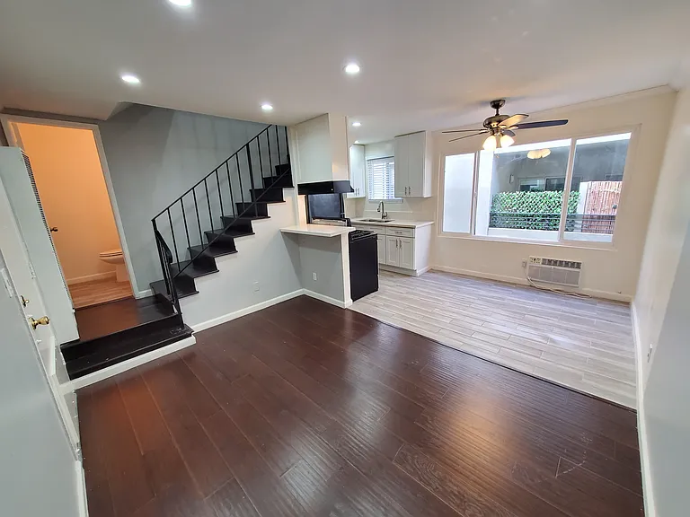 5836 Harold Way #14 — Photo 10