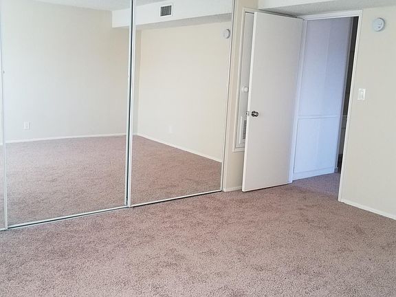 4th image of 6121 Woodman Ave APT 301