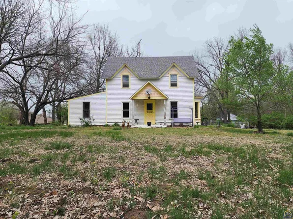 116 W 2nd St, Hoyt, KS 66440