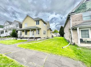 910 Lincoln Ave, Blakely, PA
