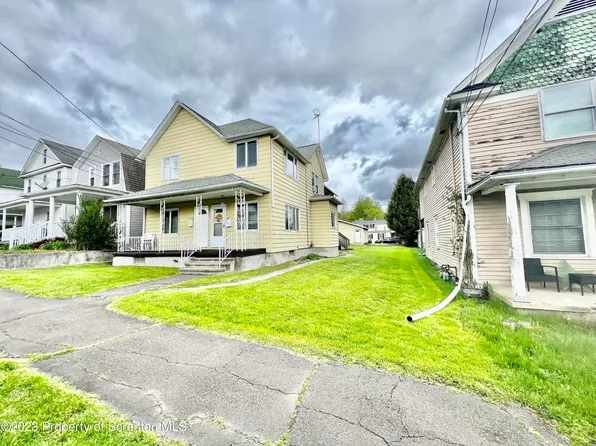 910 Lincoln Ave, Blakely, PA 18447