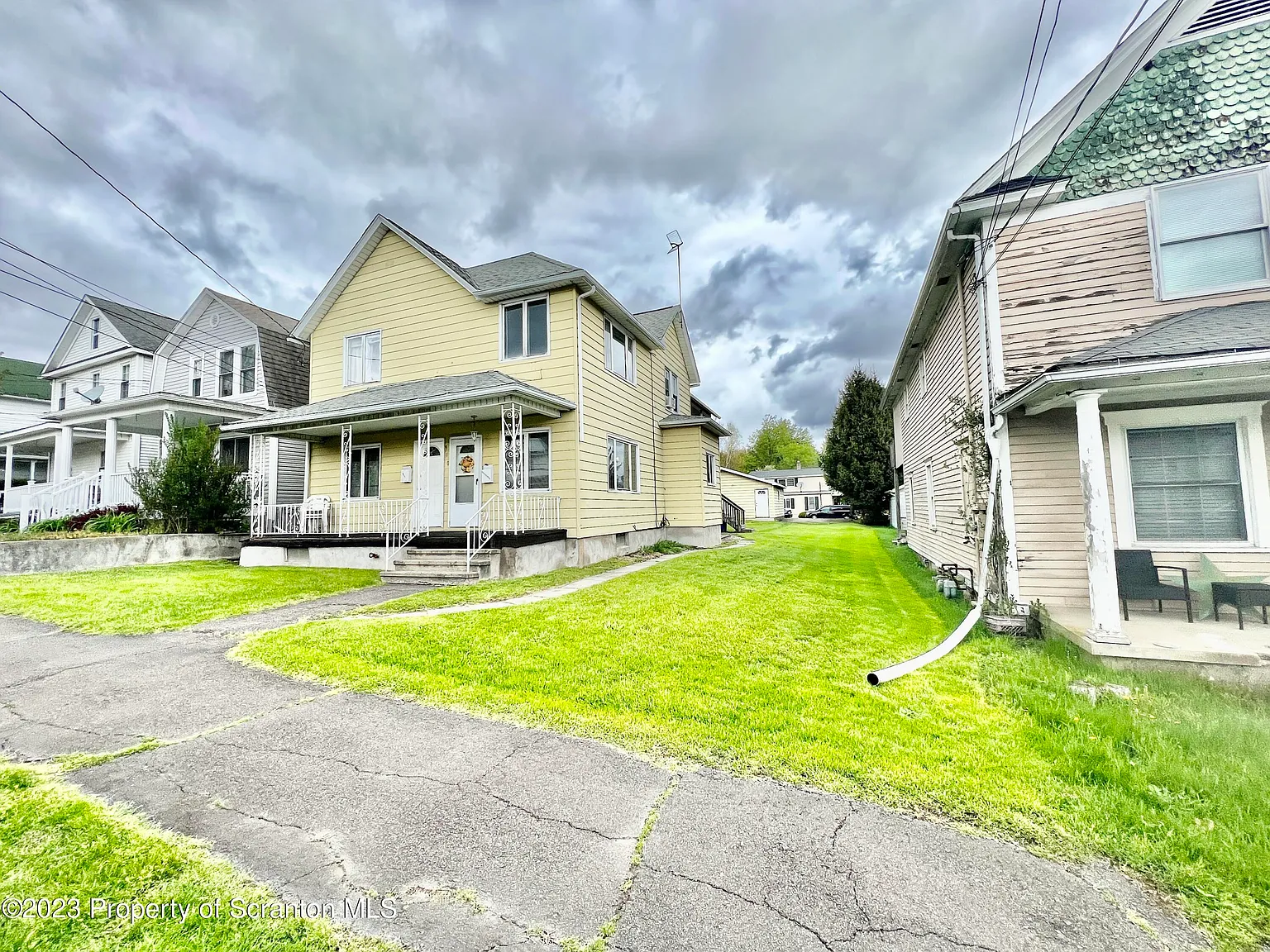 910 Lincoln Ave photo 1