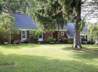 40 Quaker Lake Ter, Orchard Park, NY 14127