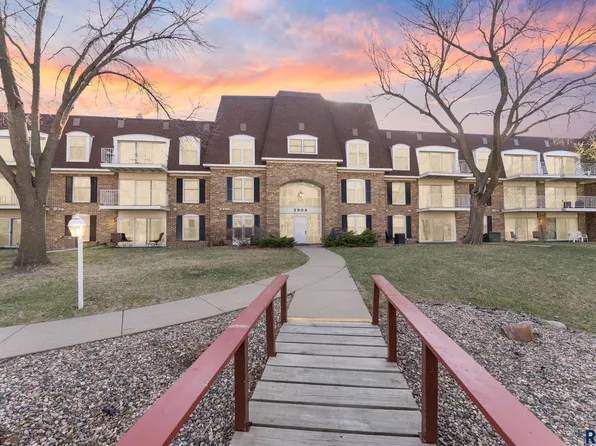 2904 W 33rd St APT 221, Sioux Falls, SD 57105