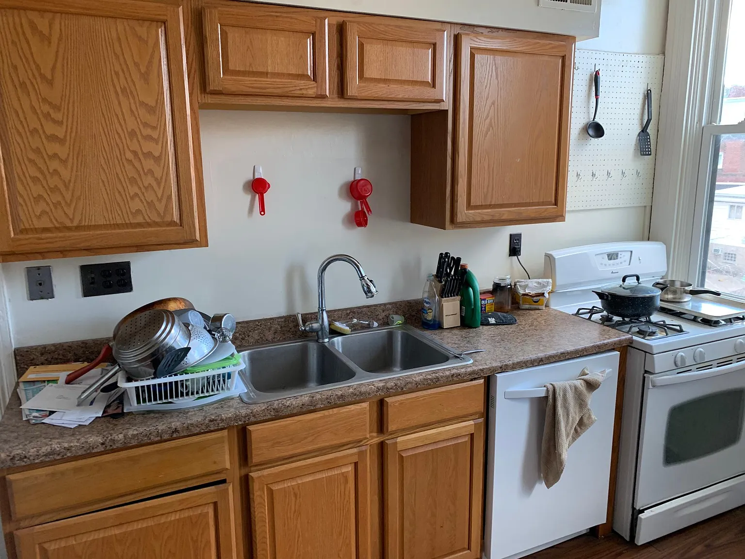 4 bed, 2300 sqft, $3,500 — Photo 3