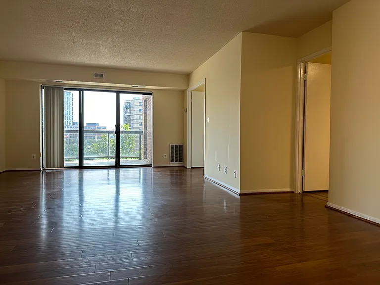 8350 Greensboro Dr #403 — Photo 4