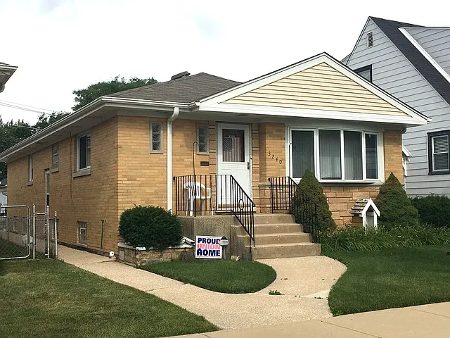 3240 N Oconto Ave photo 1