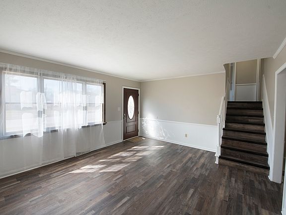 5th image of 400 Denwood Dr N