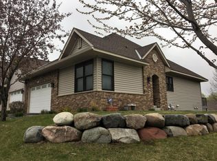 2702 Lindsey Ct, New Brighton, MN 55112