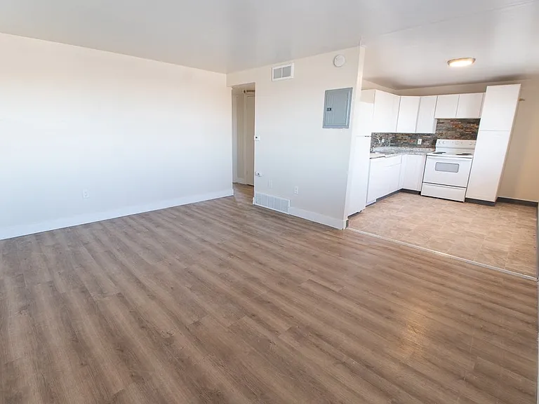 5220 W 5th Ave — Photo 9