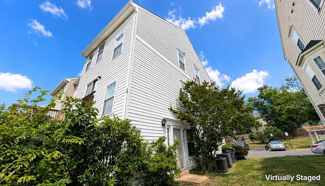3 bed, 2.0 bath, 1200 sqft, $2,700 — Photo 1