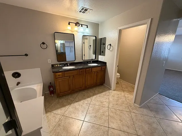 5 bed, 2615 sqft, $2,750 — Photo 4