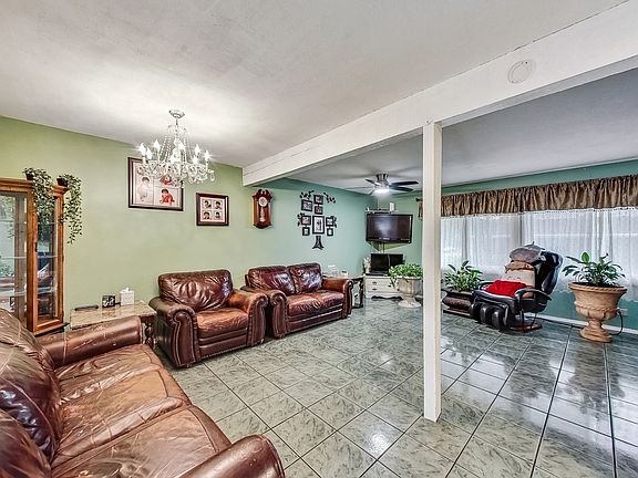 3rd image of 5562 Santa Cruz Dr
