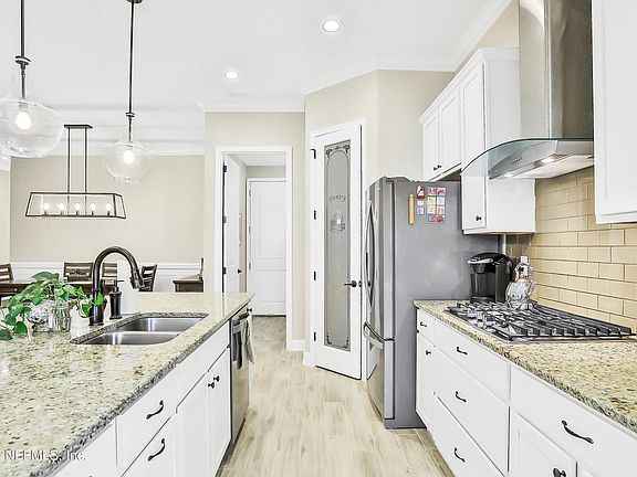 5th image of 68 Stansbury Ln