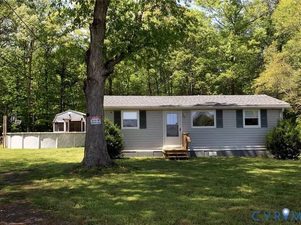 95 Fish Brax Ln, Hague, VA 22469