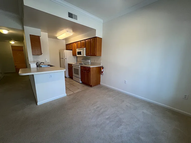 942 Oakwood Ave — Photo 6