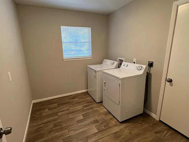 10503 Homestead Rd — Photo 23