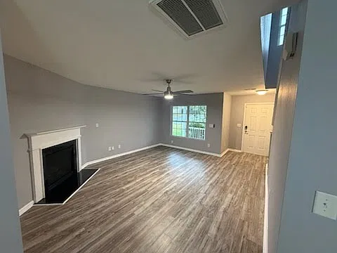 4 bed, 2036 sqft, $2,395 — Photo 2