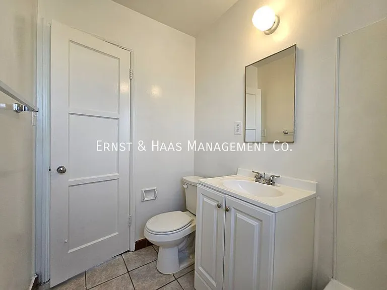 1027 E 7th St #10 — Photo 8