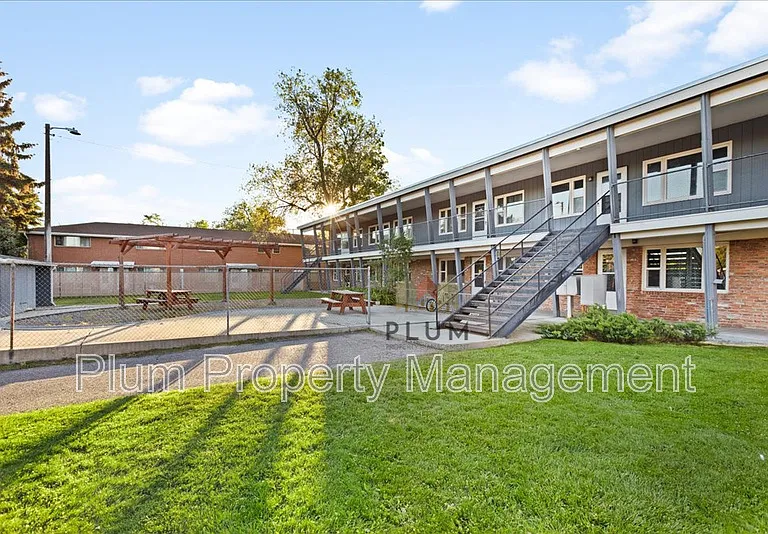1024 Stephens Ave #10 — Photo 1