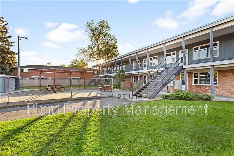 1024 Stephens Ave #12