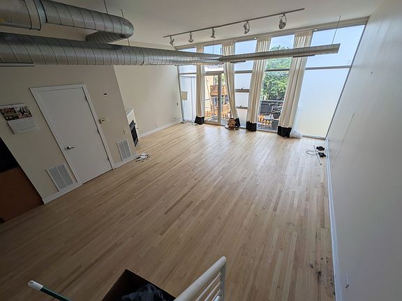 2nd image of 5115 N Clark St APT 3F