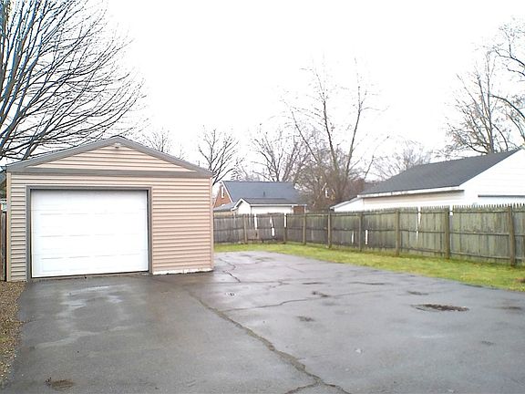 4th image of 1856 Sheridan Ave NE