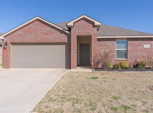 11613 SW 40th St, Mustang, OK 73064