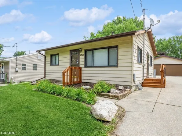 2525 E 39th Ct, Des Moines, IA 50317