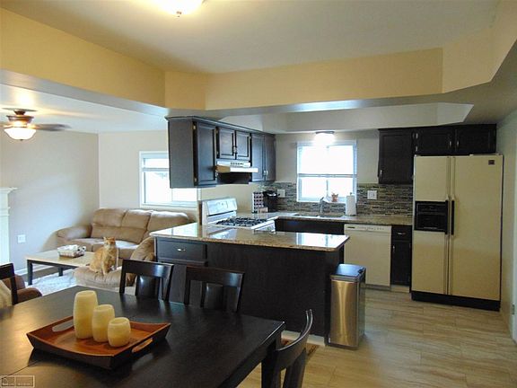2nd image of 33825 Clifton Dr