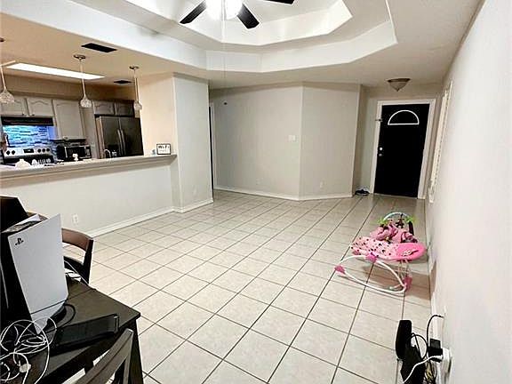 4th image of 3824 Frontier Dr