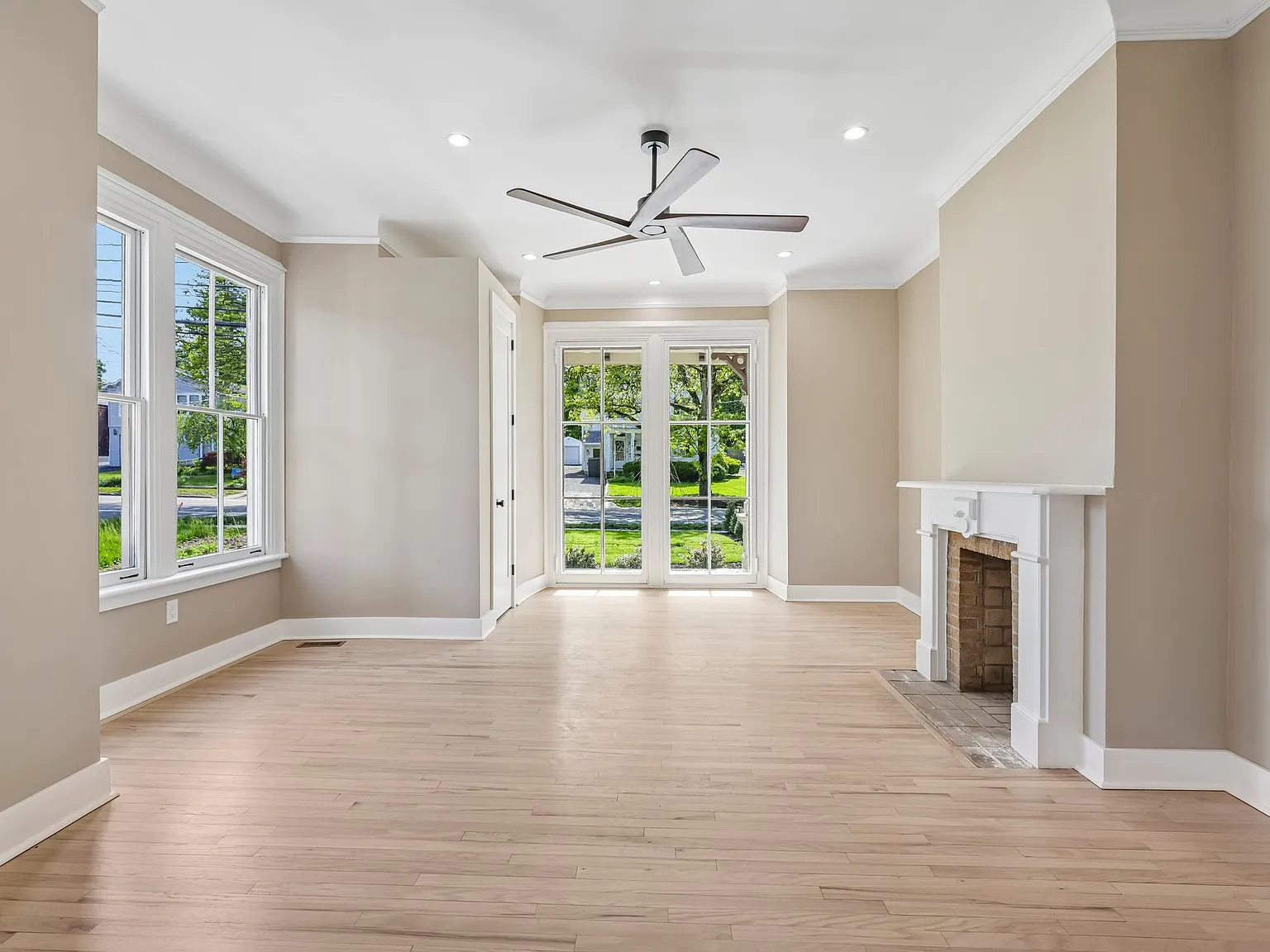 3 bed, 2100 sqft, $5,000 — Photo 3