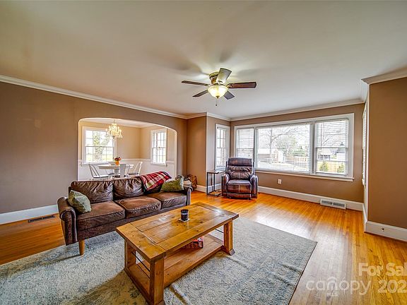 2nd image of 204 Julia Ave
