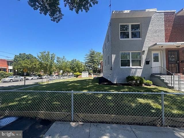 1st image of 5821 5th St NE
