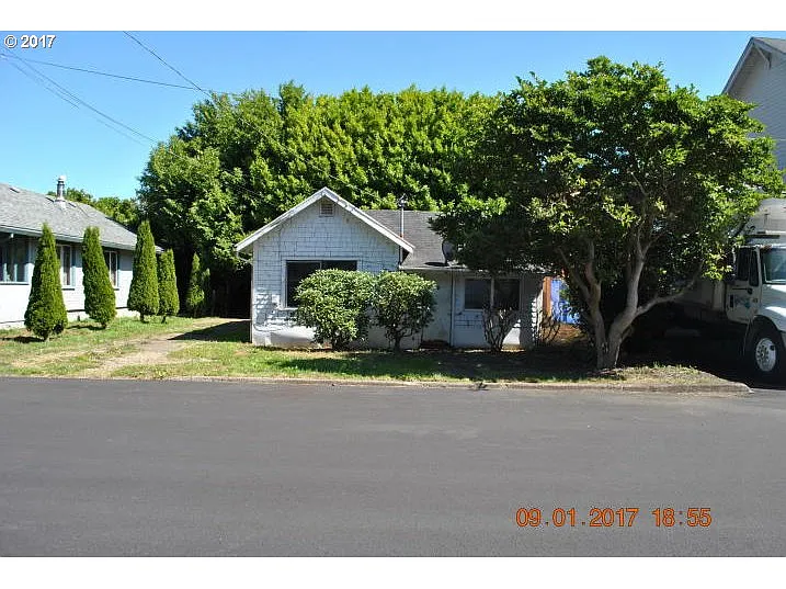 106 5th St photo 1