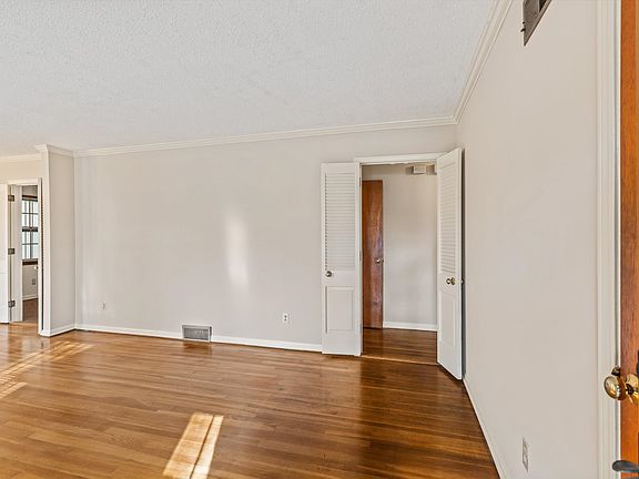 4th image of 6258 Gillham Dr