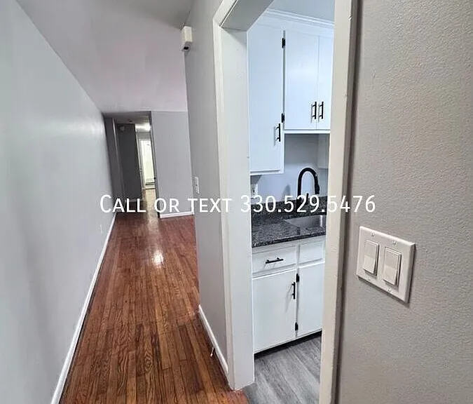 885 S Green Rd #4 — Photo 4