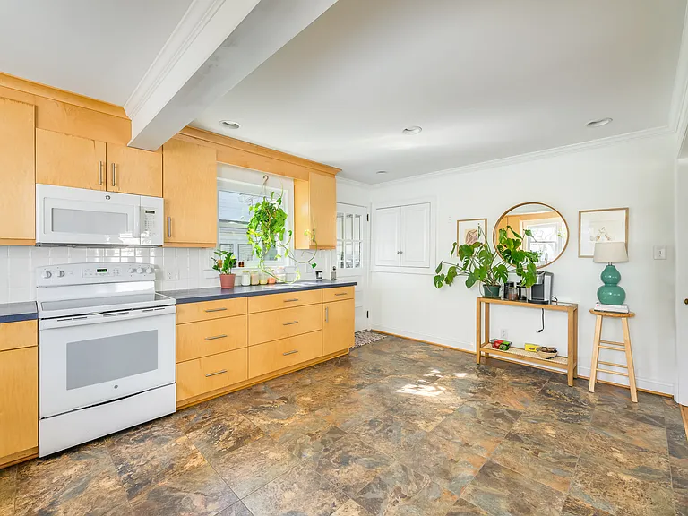 306 Horace Mann Ave — Photo 10