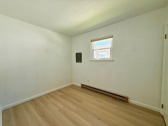 3rd image of 30 Jefferson St